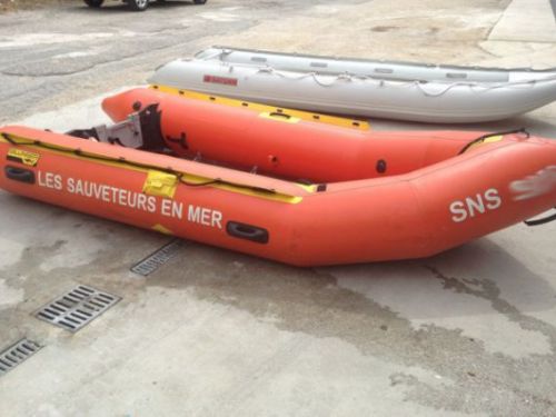 REPARATION CREVAISON SUR UN BATEAU DE LA SNSM