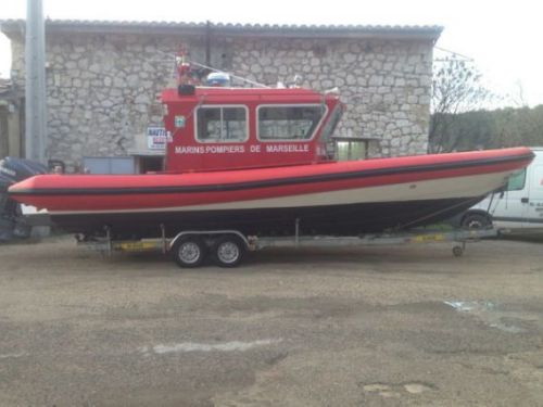 CHANGEMENT DE FLOTTEUR POUR LE SEMI-RIGIDE DE 11M DES MARINS POMPIERS DE MARSEILLE